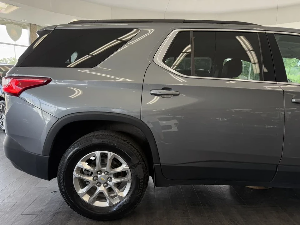 2021 Chevrolet Traverse - Image 11 of 21