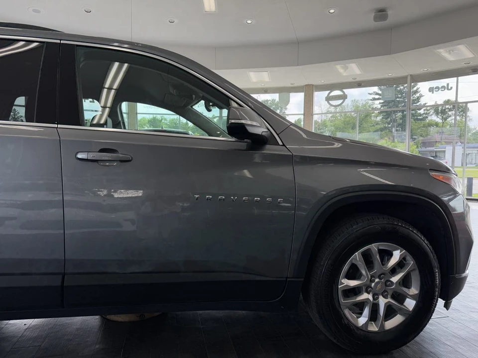 2021 Chevrolet Traverse - Image 9 of 12
