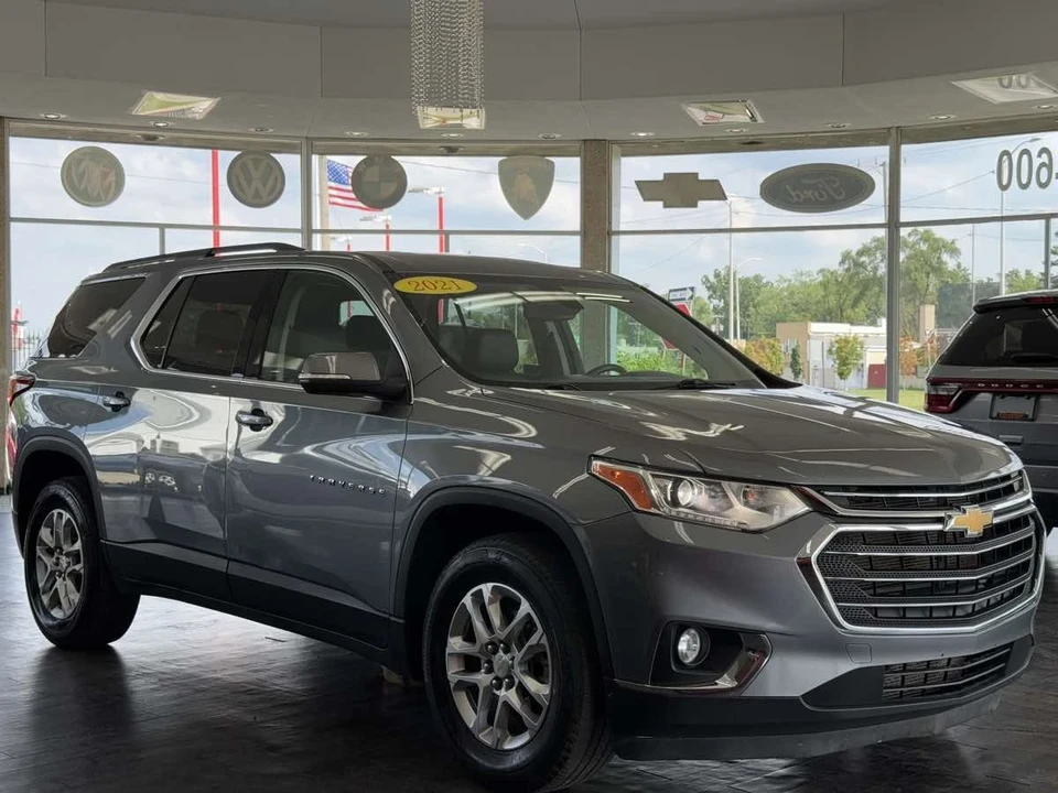 2021 Chevrolet Traverse - Image 2 of 21