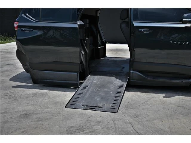 2021 Chevrolet Traverse - Image 15 of 21