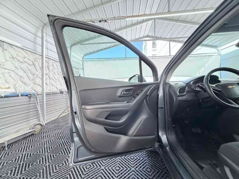 2021 Chevrolet Trax - Image 10 of 12