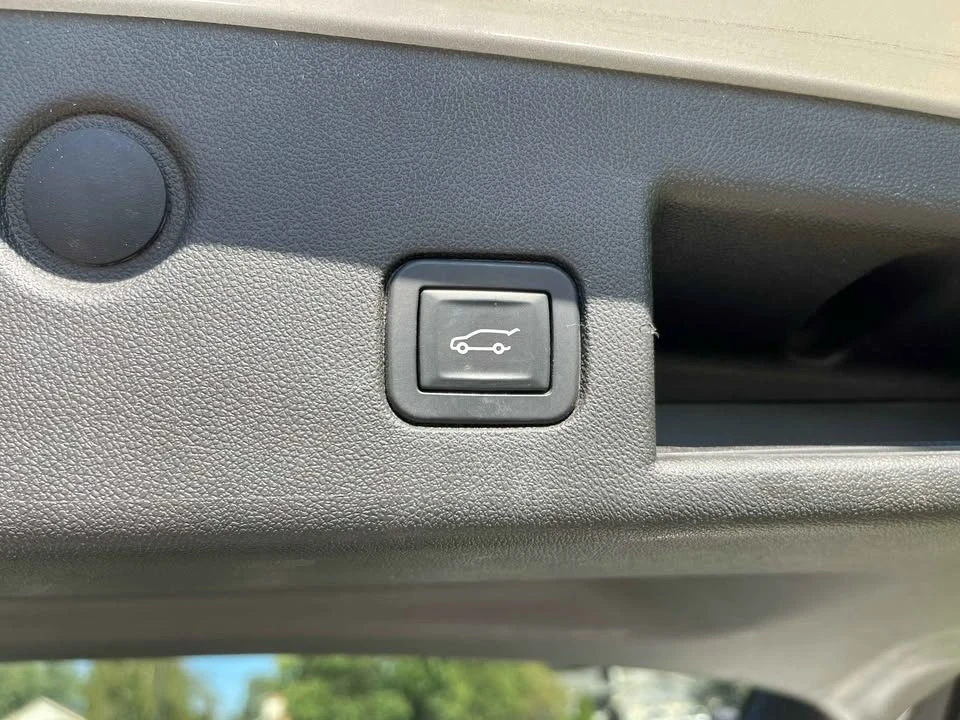 2021 Chevrolet Equinox - Image 2 of 16