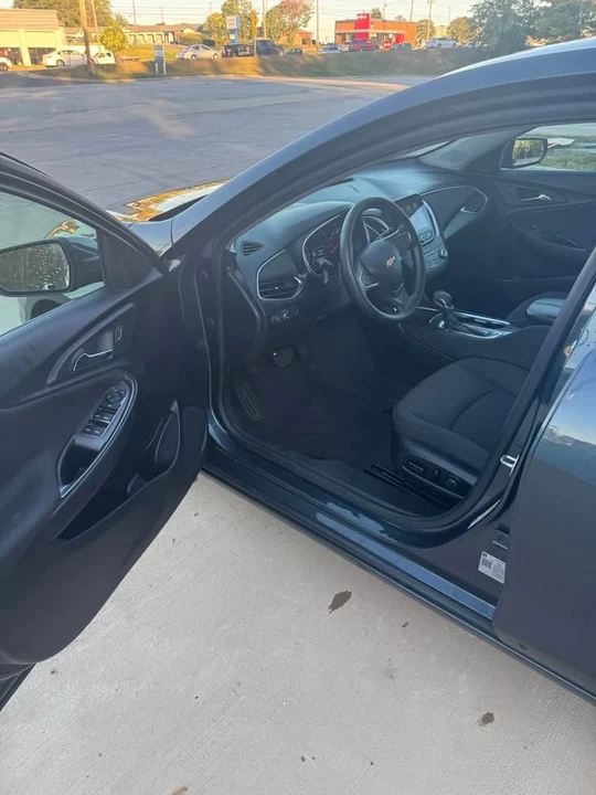 2021 Chevrolet Malibu - Image 8 of 9