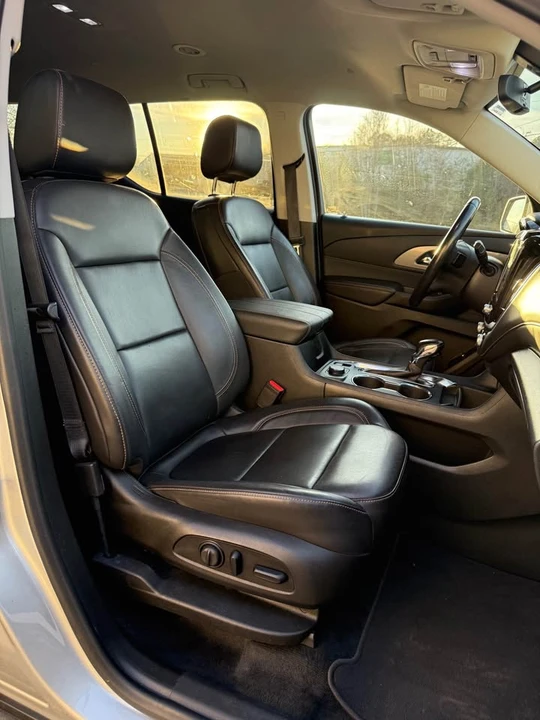 2021 Chevrolet Traverse - Image 10 of 19