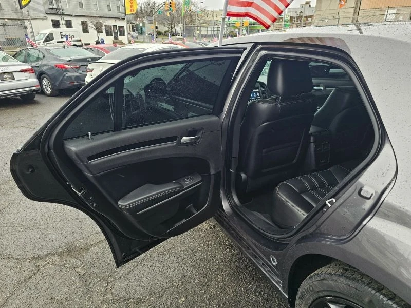 2021 Chrysler 300 (2005-2023) - Image 10 of 12