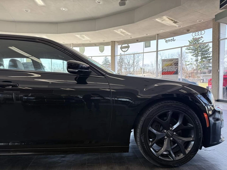 2021 Chrysler 300 (2005-2023) - Image 8 of 21
