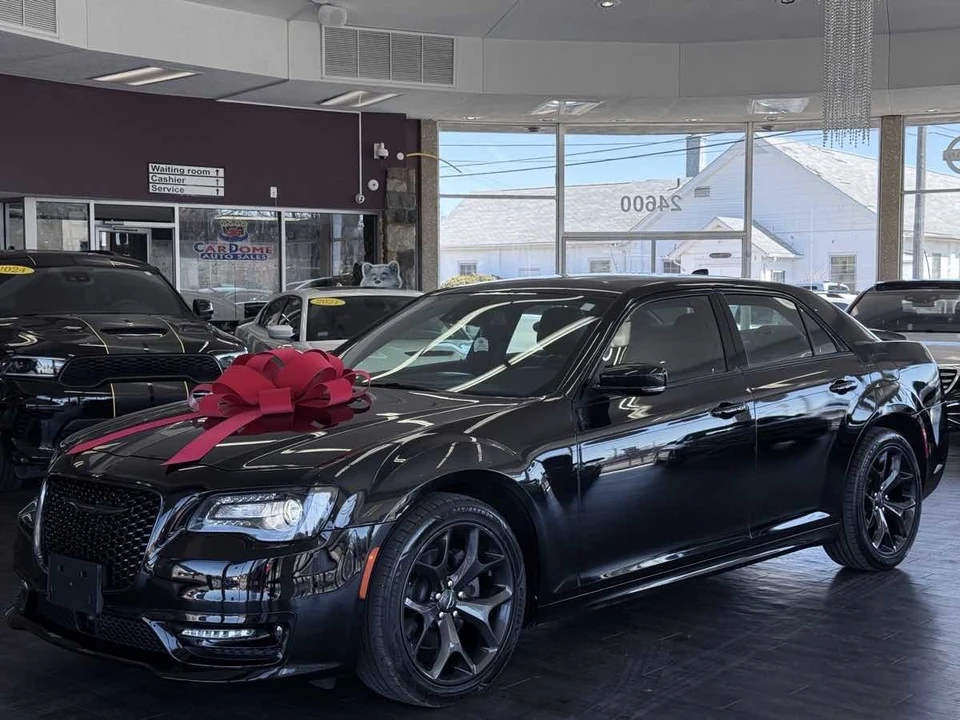 2021 Chrysler 300 (2005-2023) - Image 2 of 21