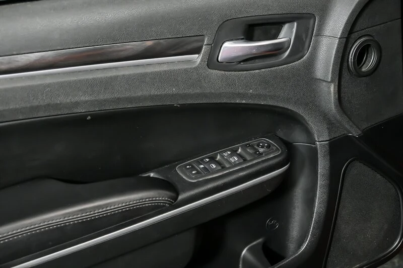 2021 Chrysler 300 (2005-2023) - Image 17 of 21