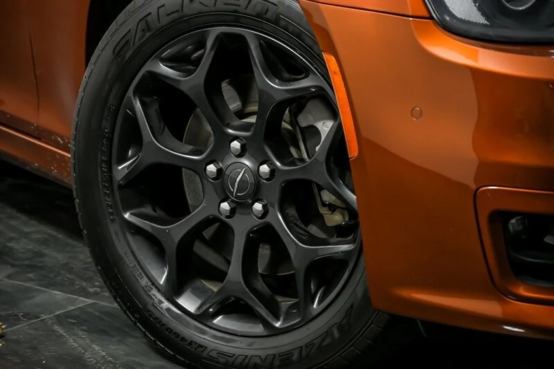 2021 Chrysler 300 (2005-2023) - Image 3 of 21
