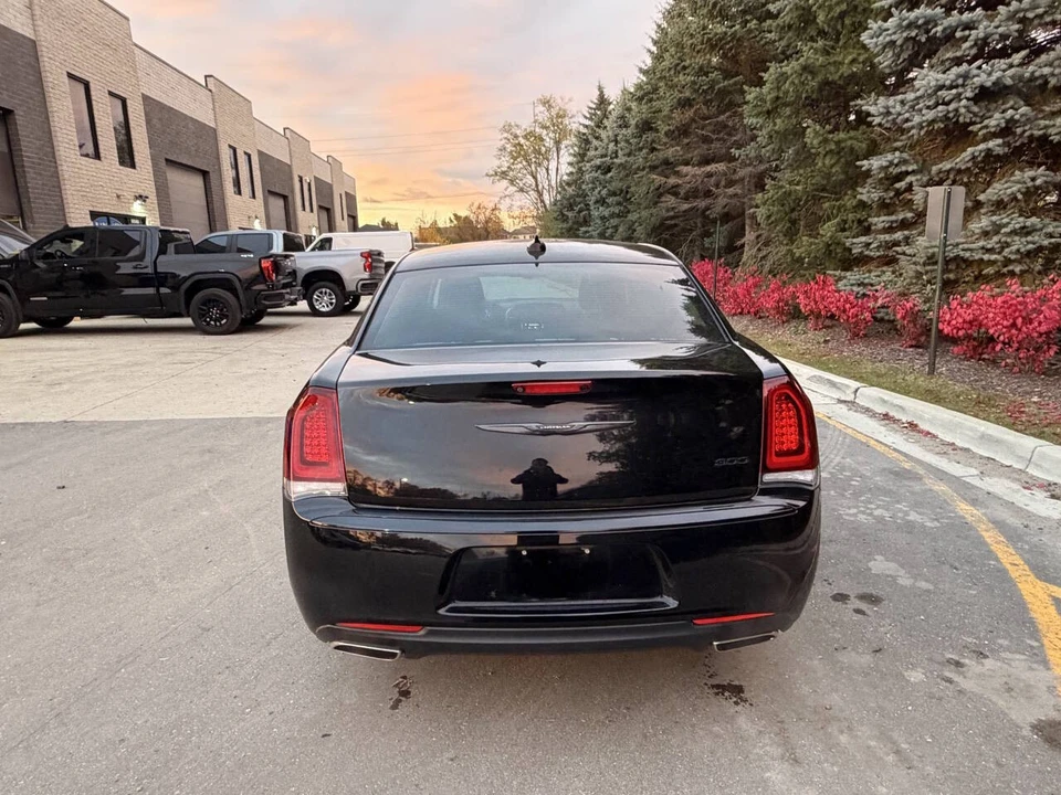 2021 Chrysler 300 (2005-2023) - Image 8 of 19