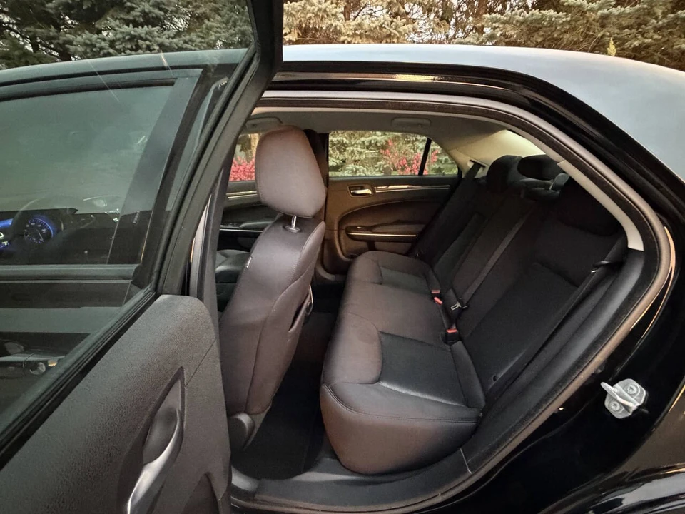 2021 Chrysler 300 (2005-2023) - Image 13 of 19
