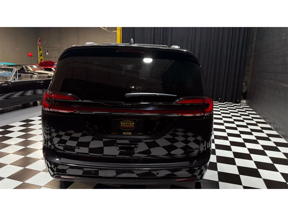 2021 Chrysler Town & Country - Image 8 of 31