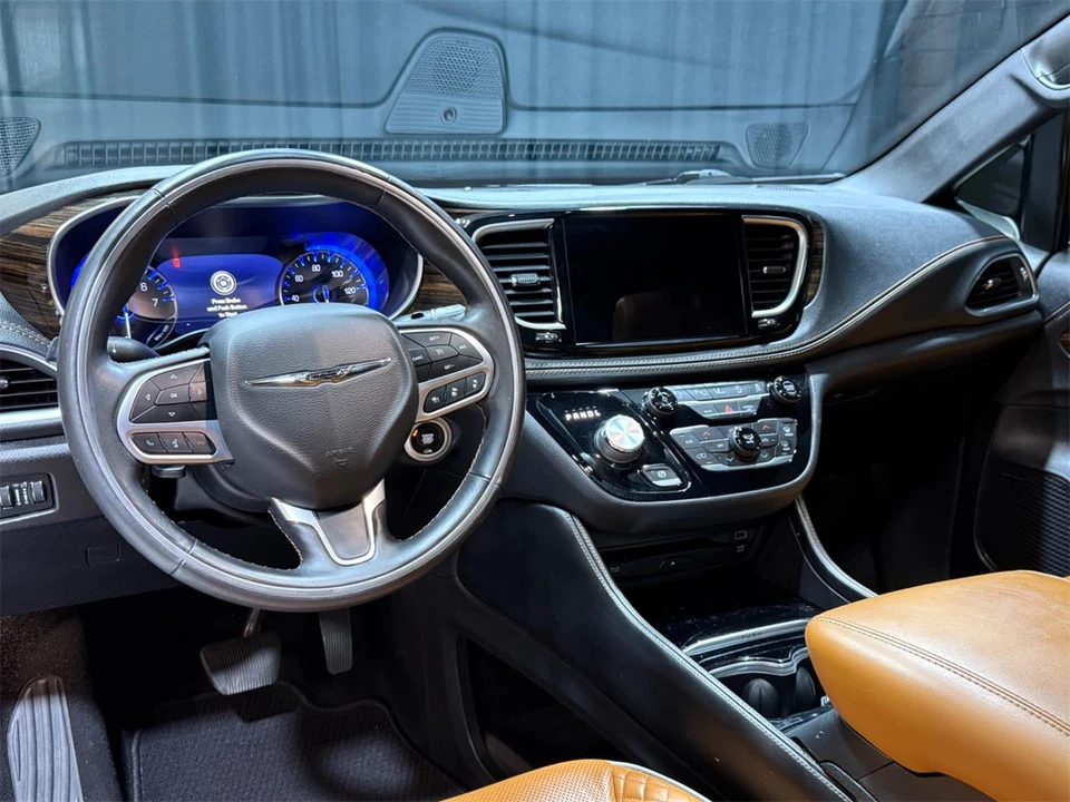 2021 Chrysler Town & Country - Image 2 of 31
