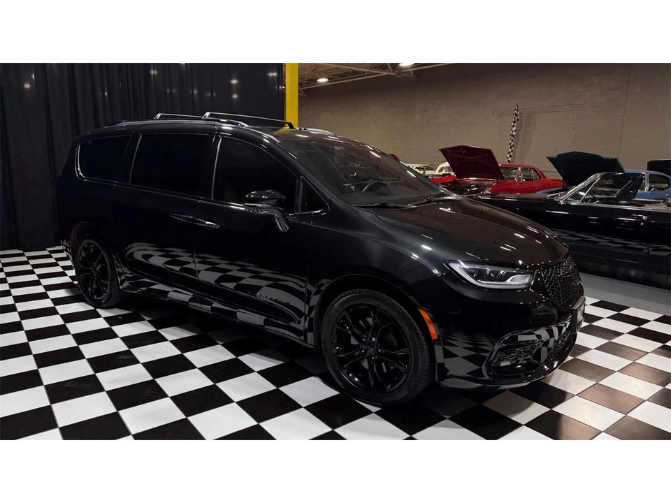 2021 Chrysler Town & Country - Image 11 of 31