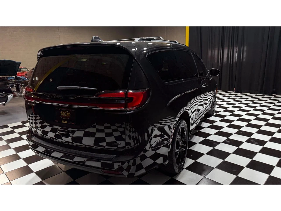 2021 Chrysler Town & Country - Image 9 of 31