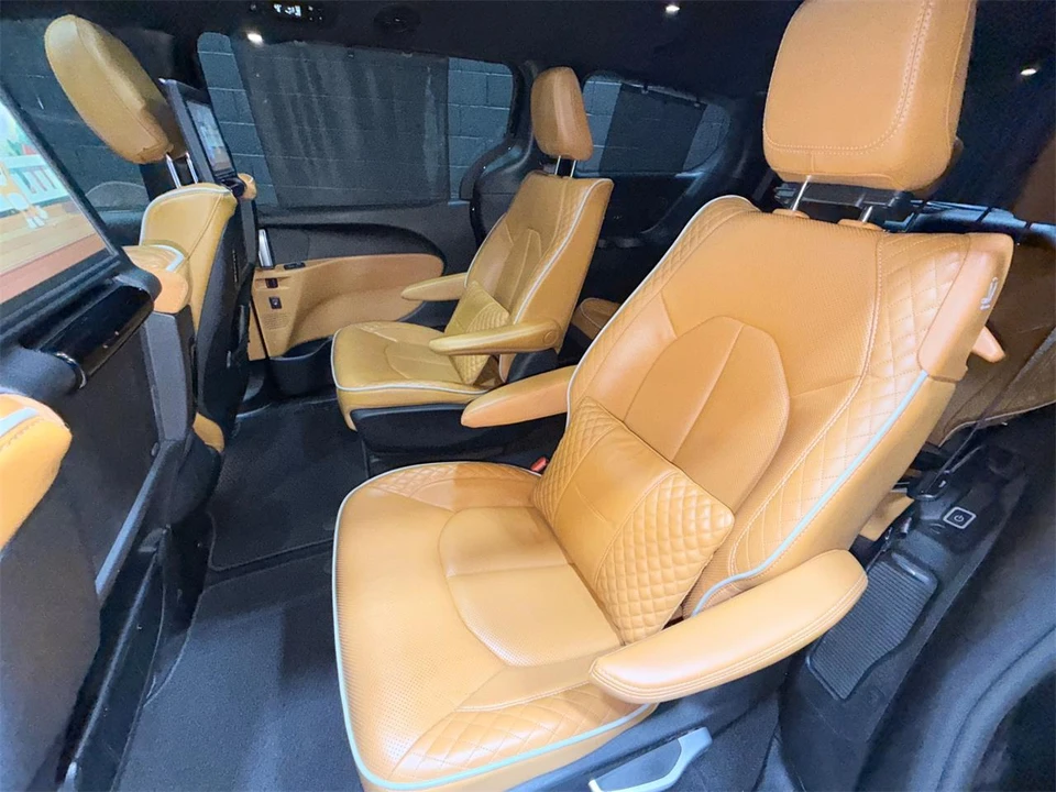 2021 Chrysler Town & Country - Image 3 of 31