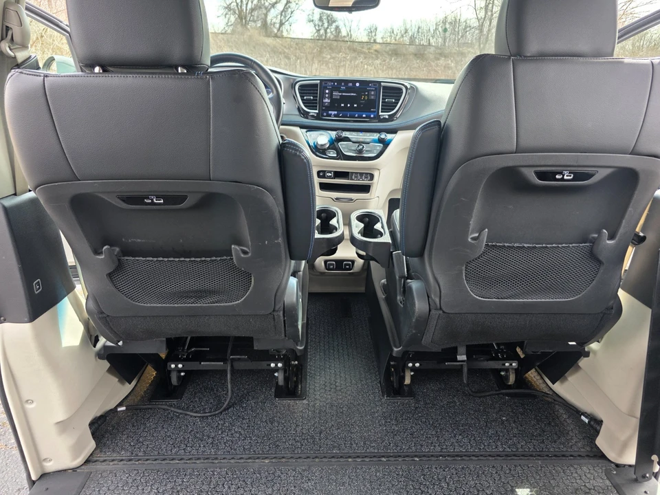 2021 Chrysler - Image 16 of 21
