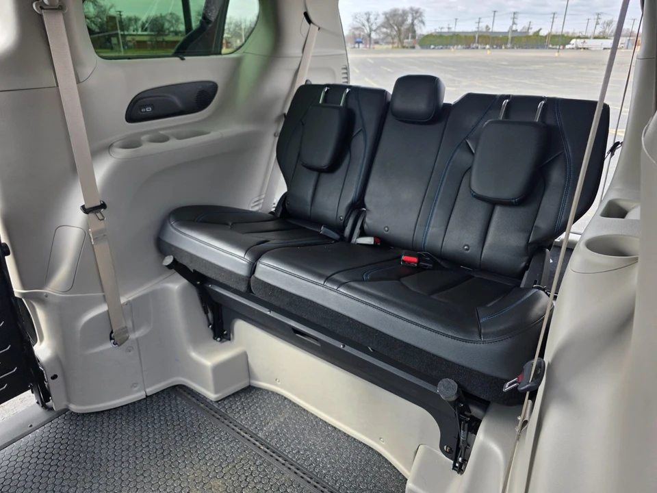 2021 Chrysler - Image 18 of 21