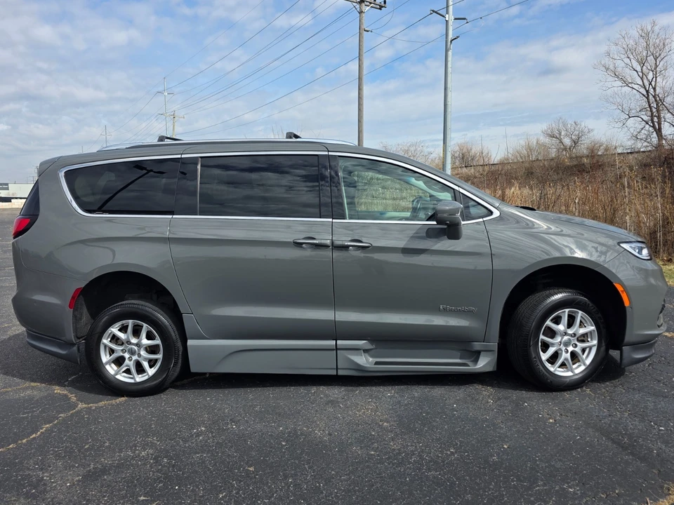 2021 Chrysler - Image 4 of 21