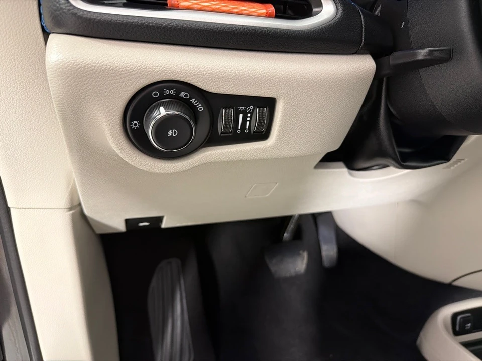 2021 Chrysler - Image 14 of 21