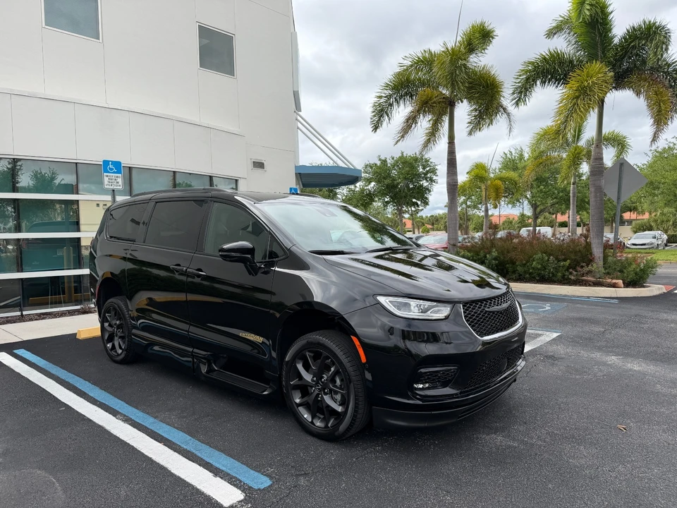 2021 Chrysler - Image 4 of 21