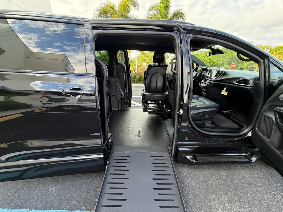 2021 Chrysler - Image 17 of 21