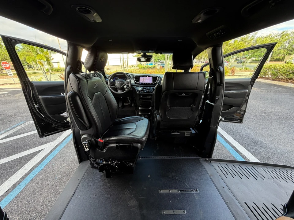 2021 Chrysler - Image 19 of 21