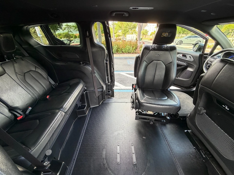 2021 Chrysler - Image 18 of 21