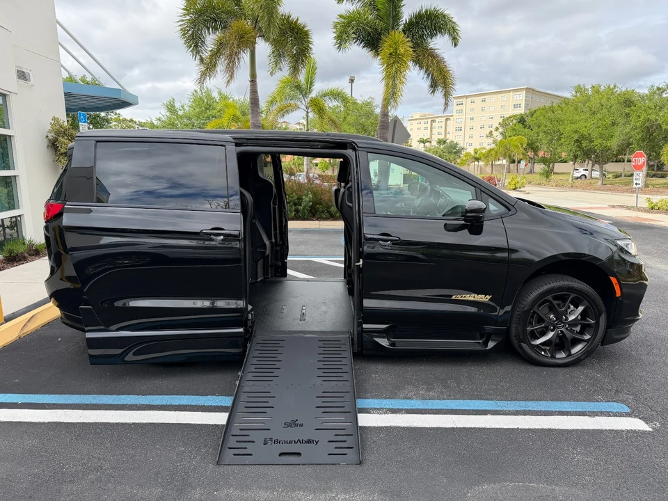 2021 Chrysler - Image 3 of 21