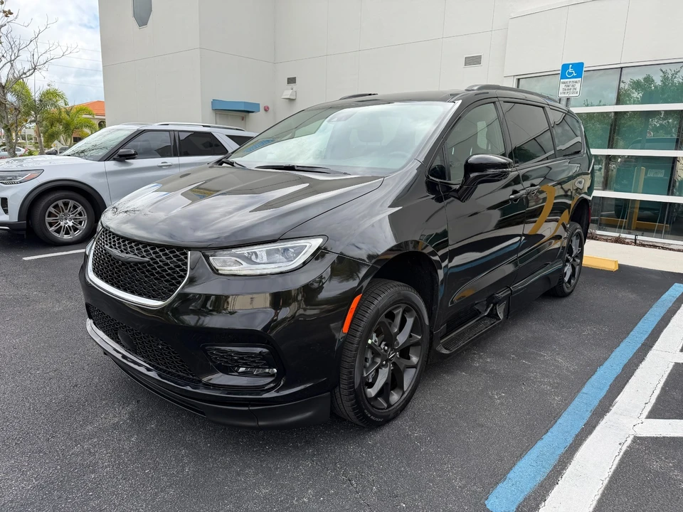 2021 Chrysler - Image 10 of 21