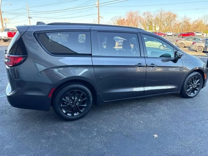 2021 Chrysler - Image 10 of 12