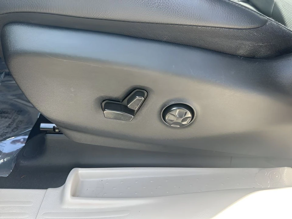 2021 Chrysler - Image 10 of 21