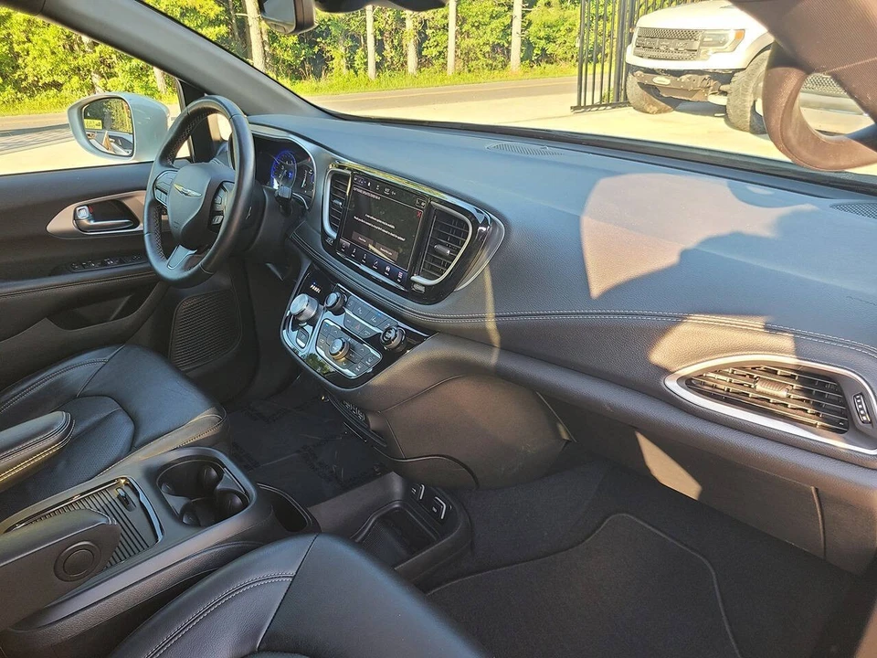 2021 Chrysler - Image 18 of 21