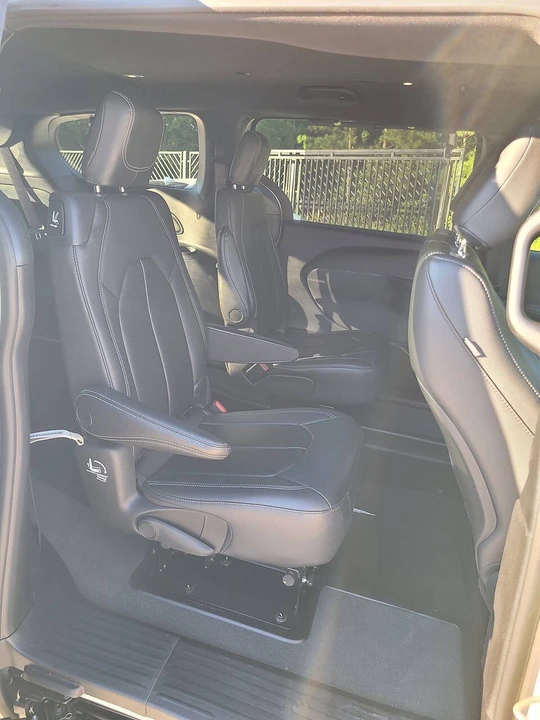 2021 Chrysler - Image 16 of 21