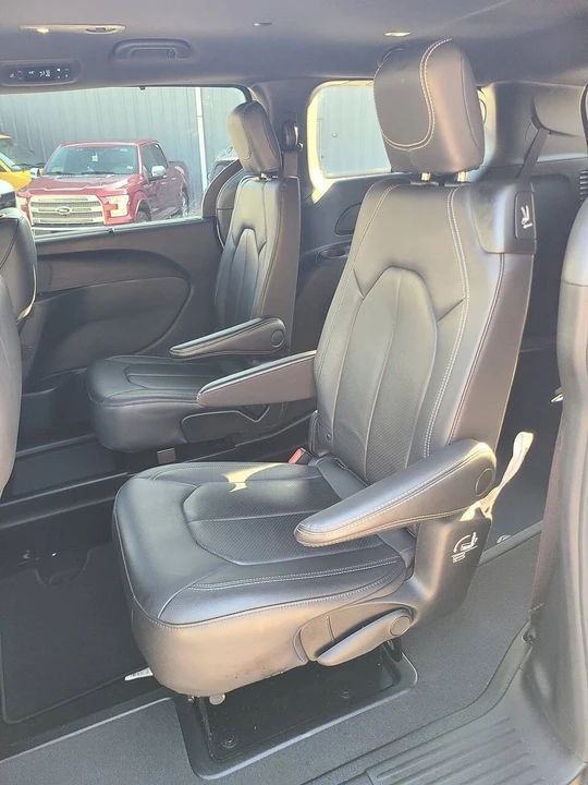 2021 Chrysler - Image 15 of 21