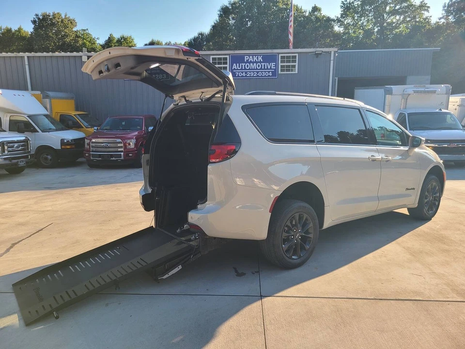 2021 Chrysler - Image 2 of 21