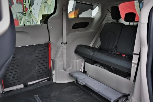2021 Chrysler - Image 17 of 21