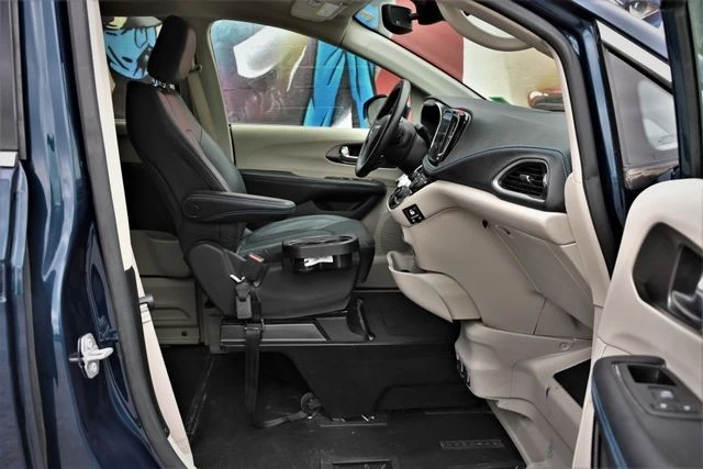 2021 Chrysler - Image 19 of 21