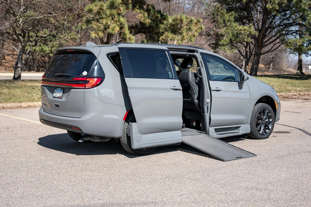 2021 Chrysler - Image 14 of 31