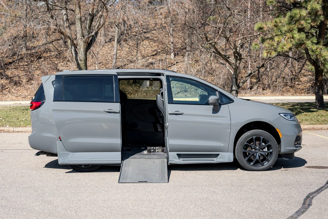 2021 Chrysler - Image 12 of 31