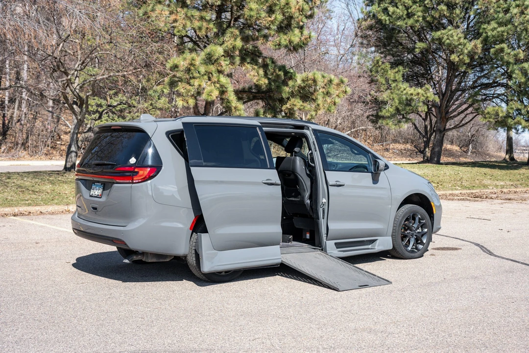 2021 Chrysler - Image 15 of 31
