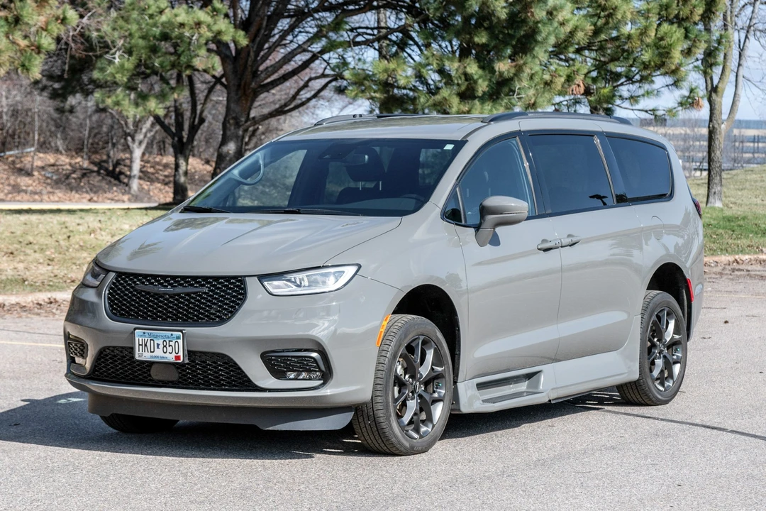 2021 Chrysler - Image 2 of 31