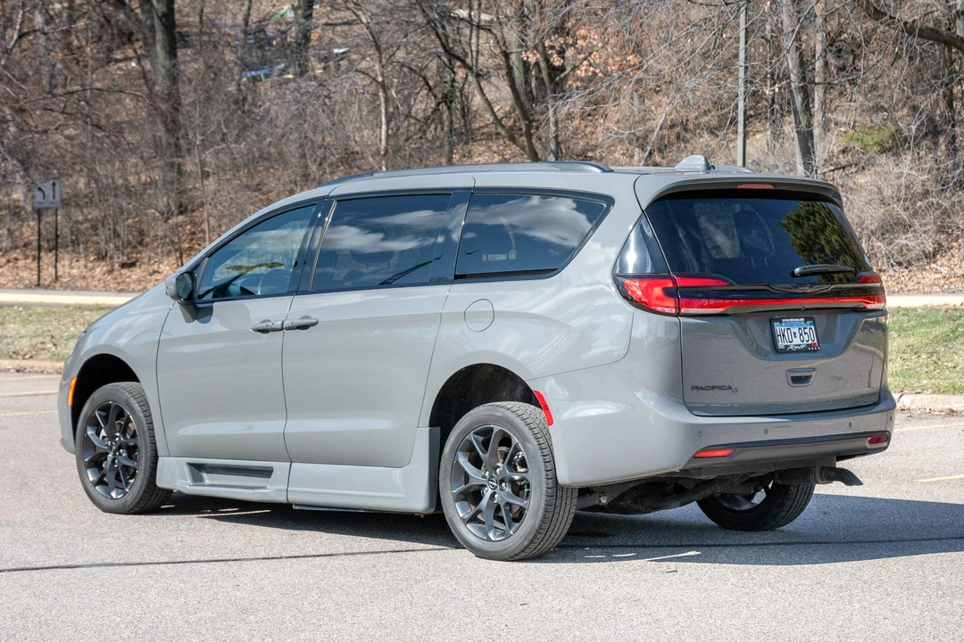 2021 Chrysler - Image 4 of 31