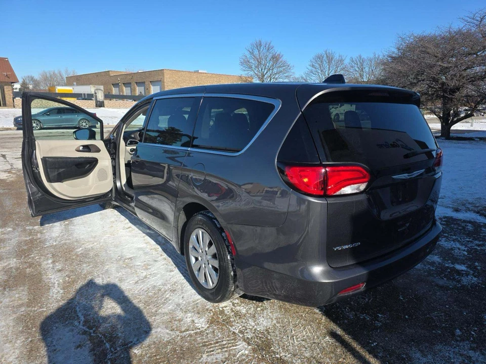2021 Chrysler - Image 2 of 13