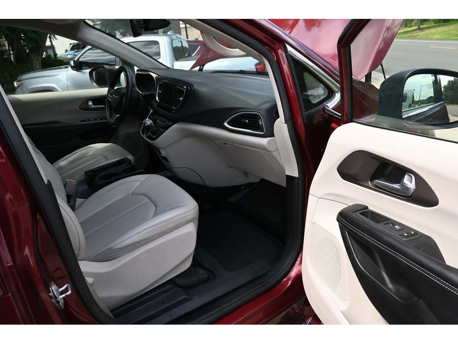 2021 Chrysler - Image 15 of 21