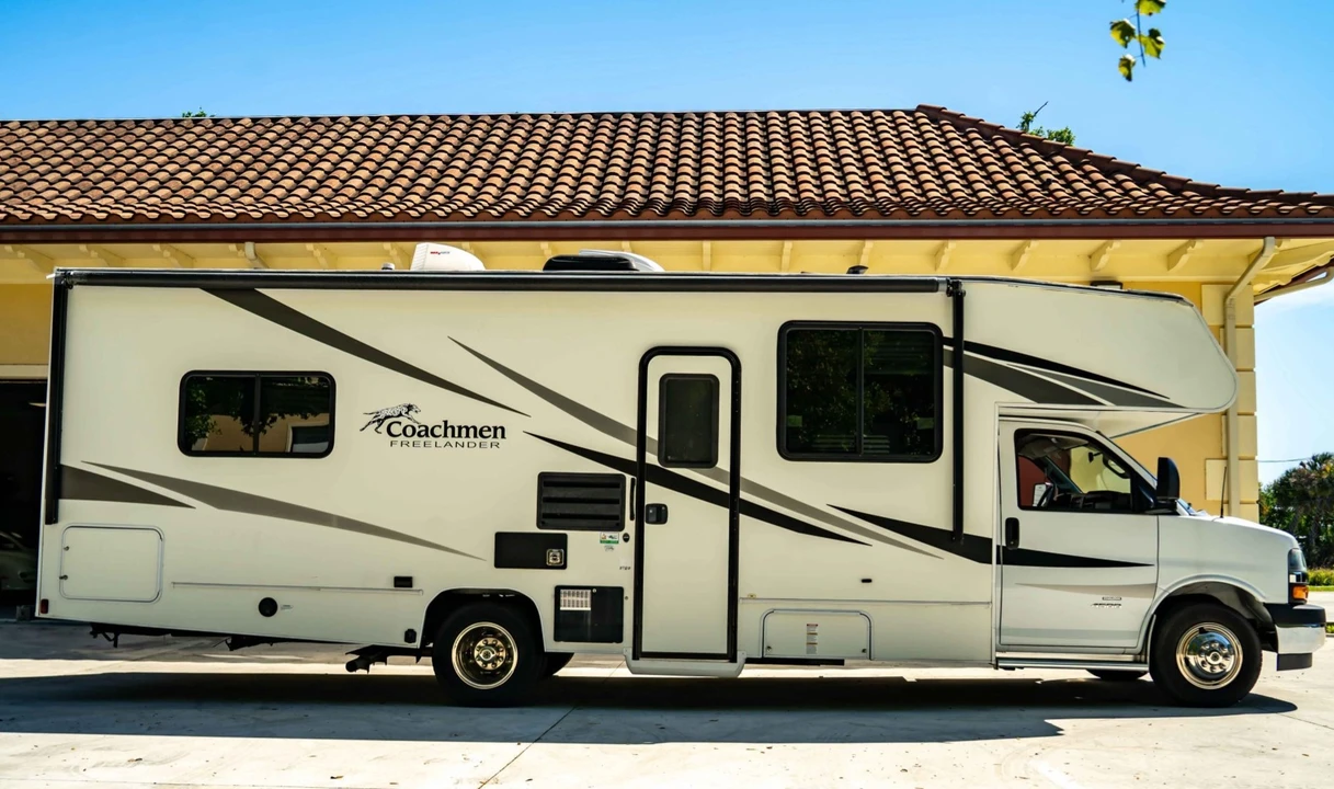 2021 Chevrolet Express - Image 3 of 8