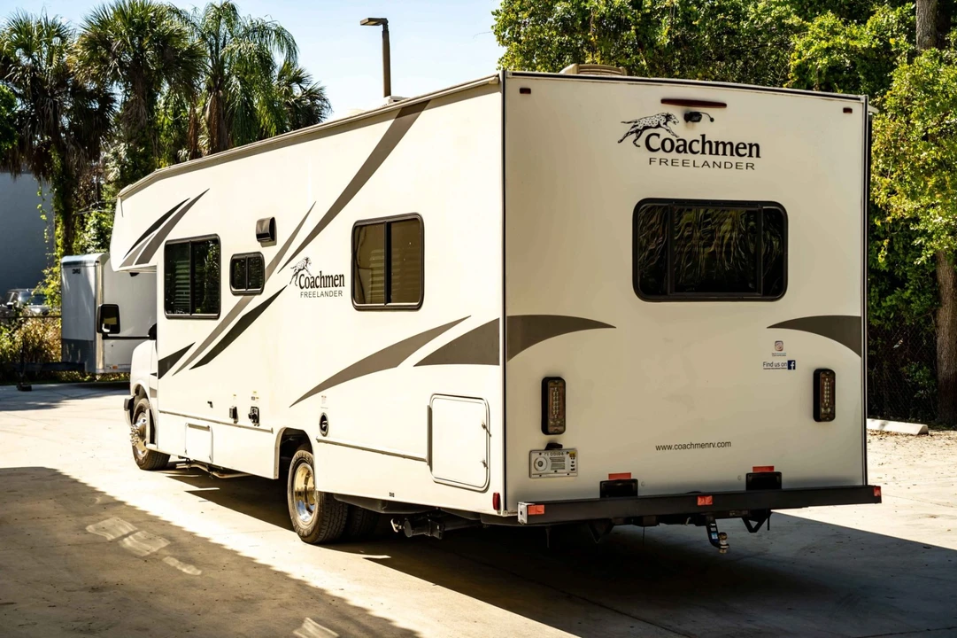 2021 Chevrolet Express - Image 2 of 8