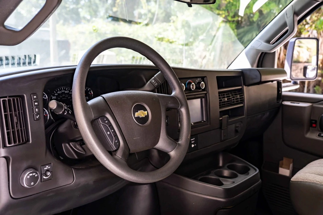 2021 Chevrolet Express - Image 5 of 8