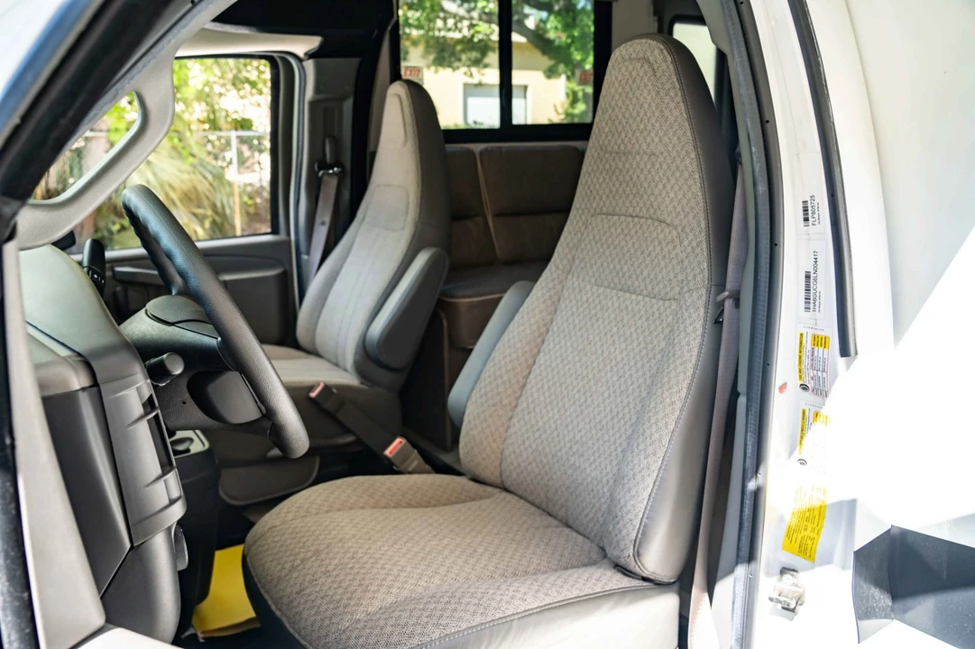 2021 Chevrolet Express - Image 4 of 8