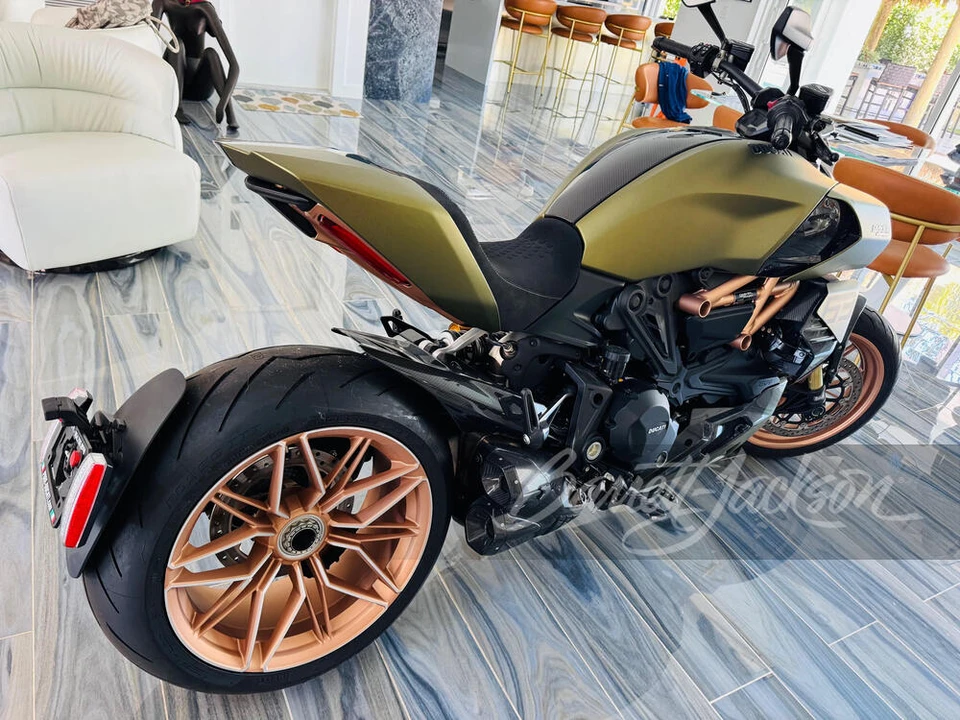 2021 Ducati Diavel - Image 6 of 7